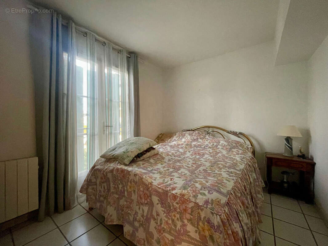 Appartement à ROQUEBRUNE-SUR-ARGENS