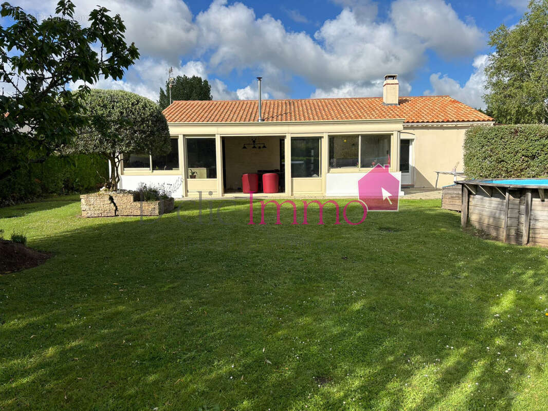 CHALLANS  - Maison 3 chambres + un bureau - terrain clos - photo 13