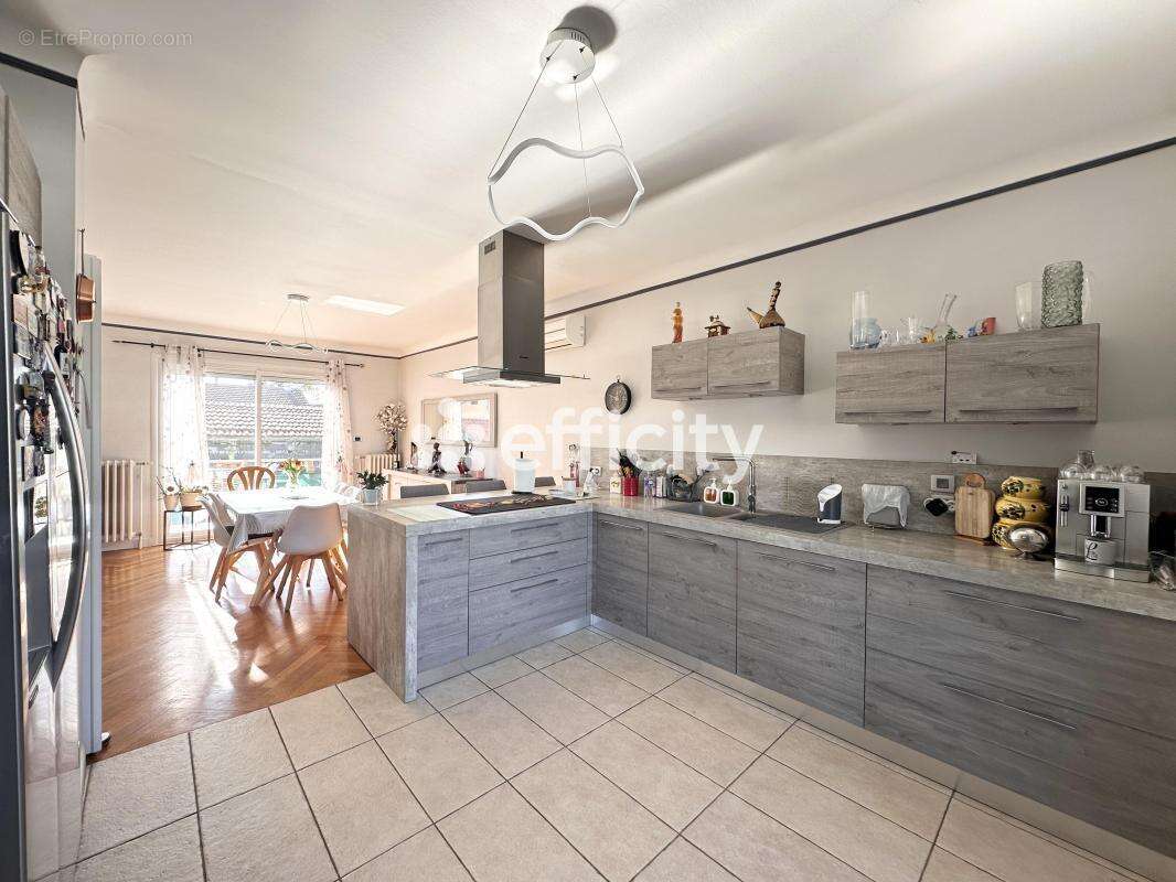 Maison à DECINES-CHARPIEU