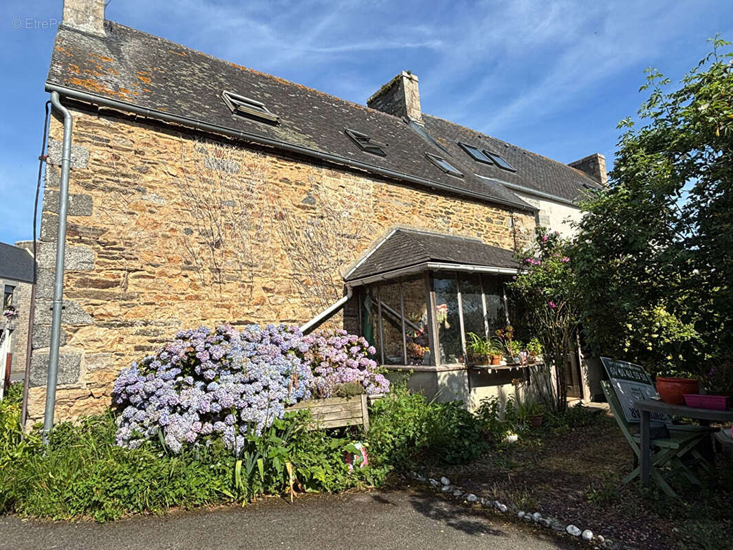 Maison à PLOUZELAMBRE