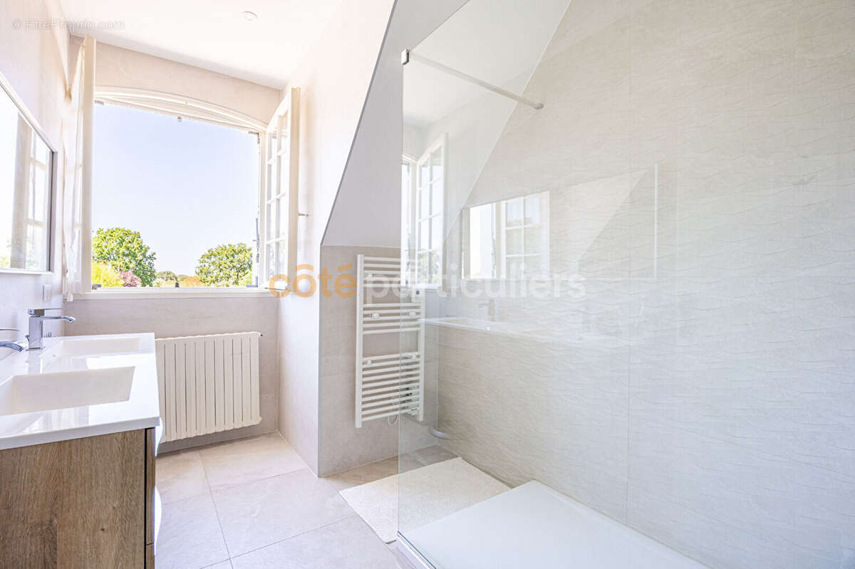 Propriété d'exception unique -- 410 m2 habitable -- 23 714 m2 de parc arboré -- proche de nantes - photo 11