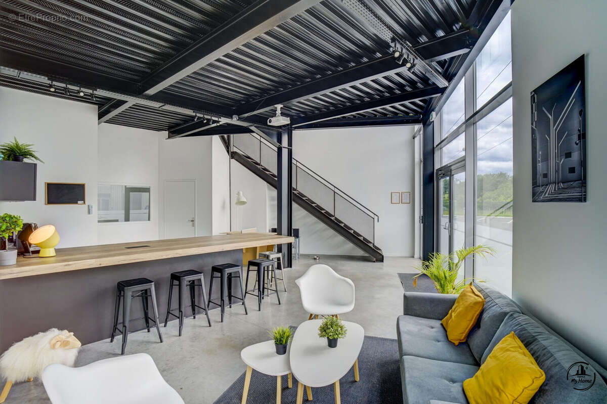 Commerce à LA FOUILLOUSE