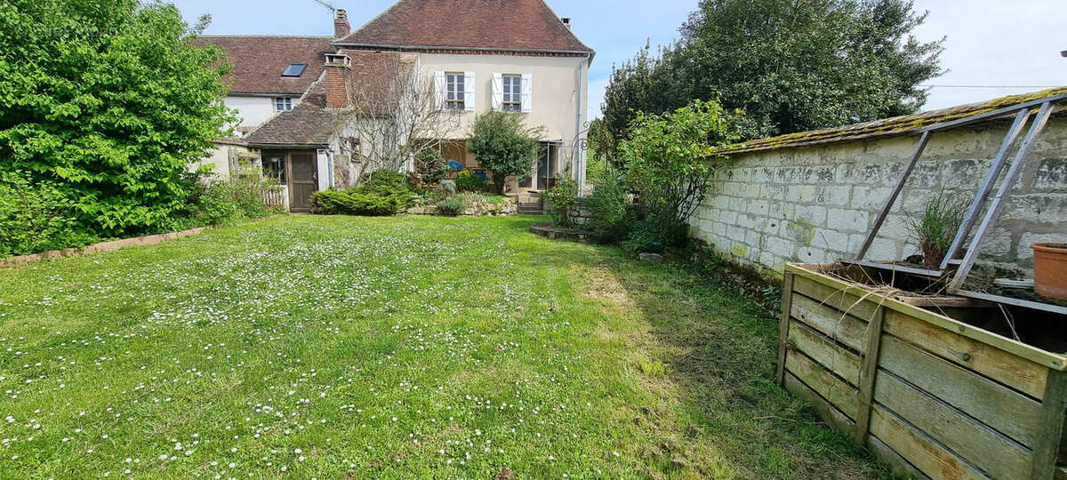 Maison à THORIGNY-SUR-OREUSE
