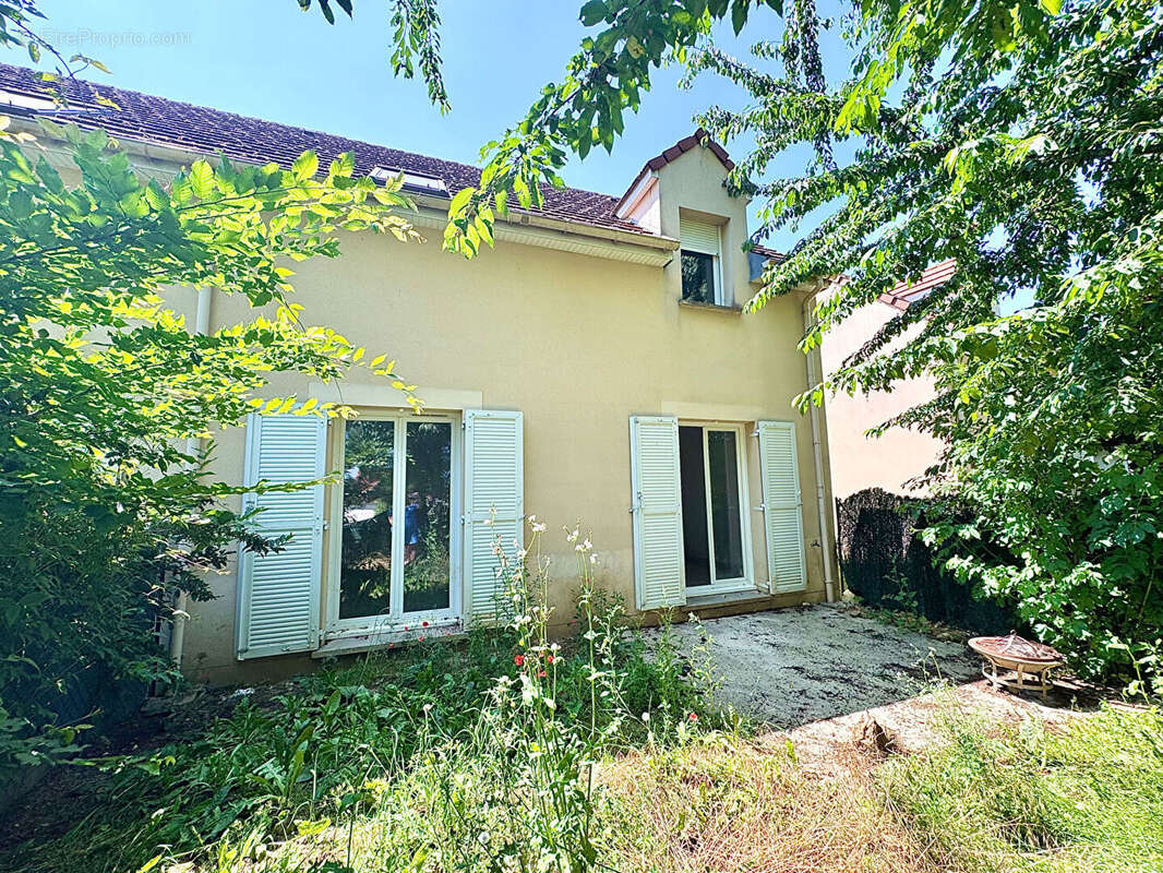 Maison à LEVES
