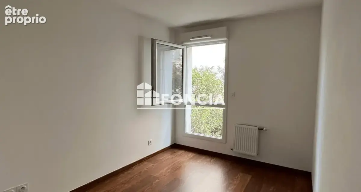 LYON 7 JEAN MACE-Appartement T3 avec balcon et son garage - photo 5