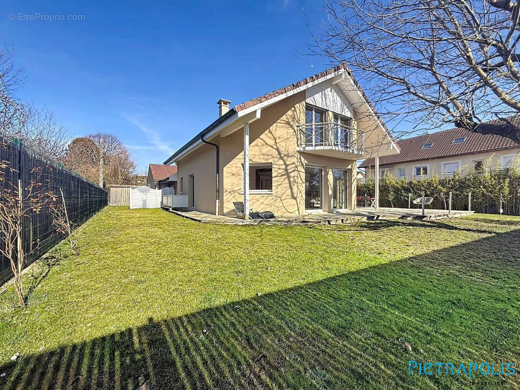 Maison à VERSONNEX