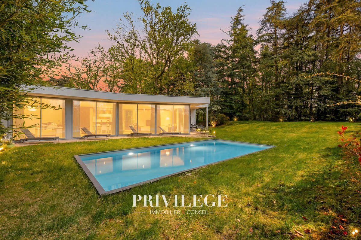 Maison à CHARBONNIERES-LES-BAINS