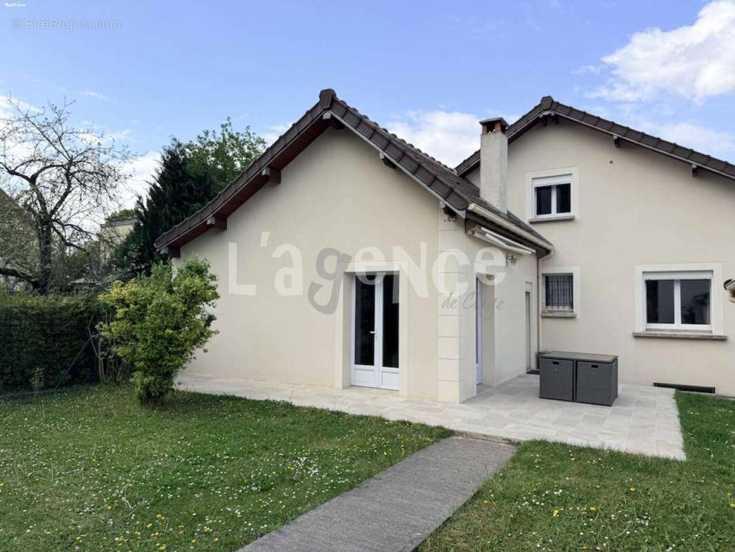 Maison à CLAYE-SOUILLY