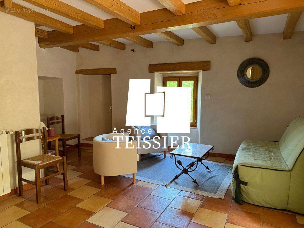 Maison à SAINT-PIERRE-SAINT-JEAN