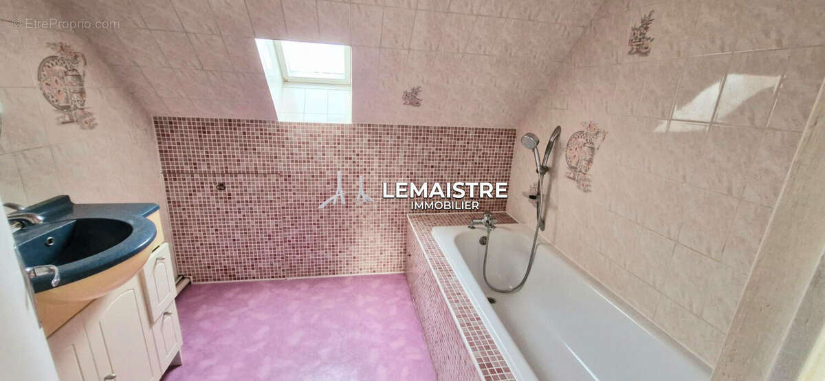 Maison à SAINT-CLAIR-SUR-LES-MONTS