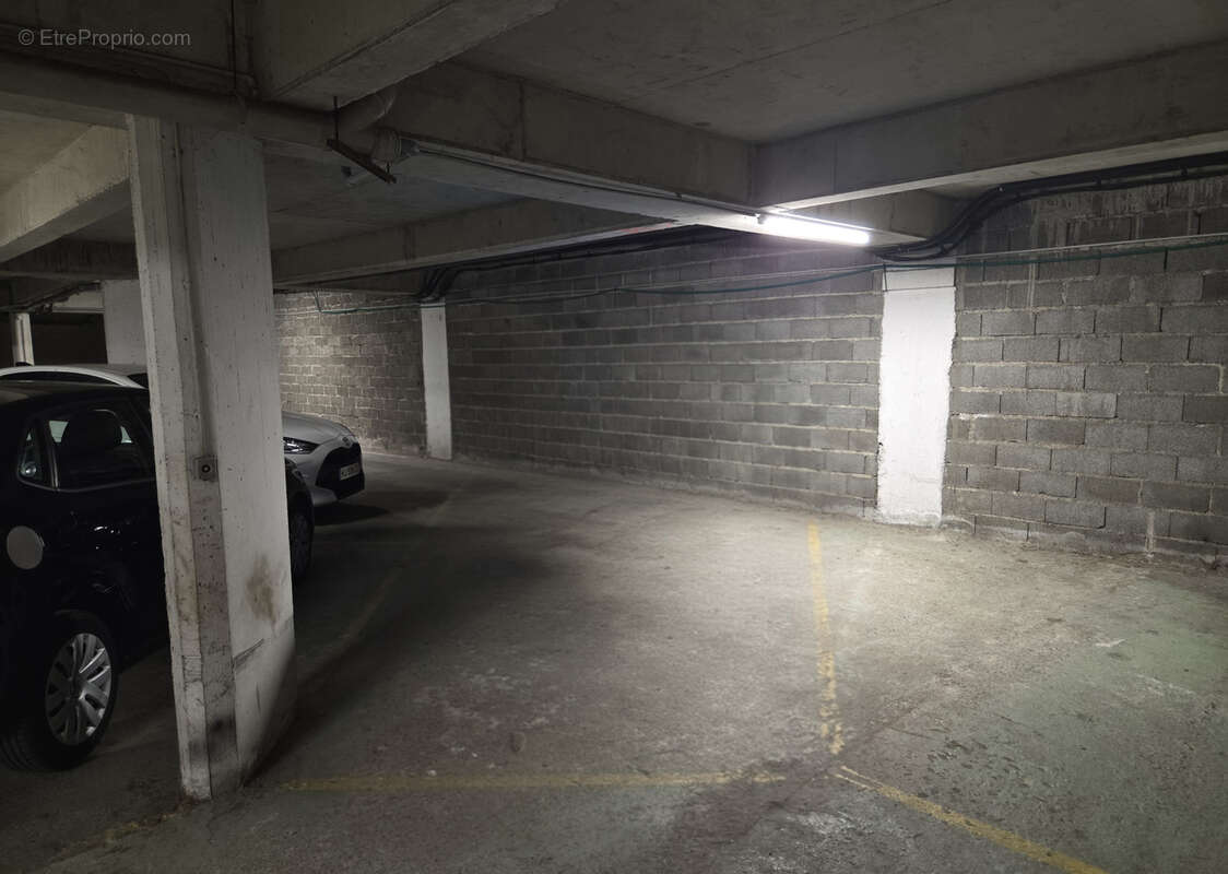 T4 traversant 108 m2 - Grand Rond - 2 terrasses (42 m2) et vue dégagée - parking - photo 13