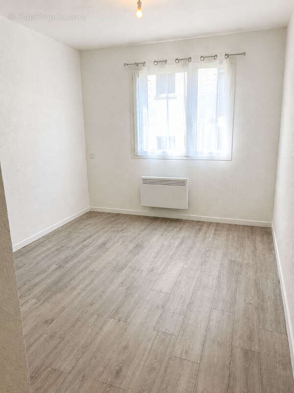 Appartement studio avec locataire en place, à vendre à Brest - Quartier Croix Rouge - Europe - photo 2