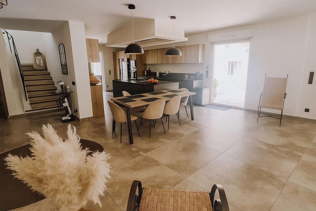 Maison à SOLLIES-TOUCAS