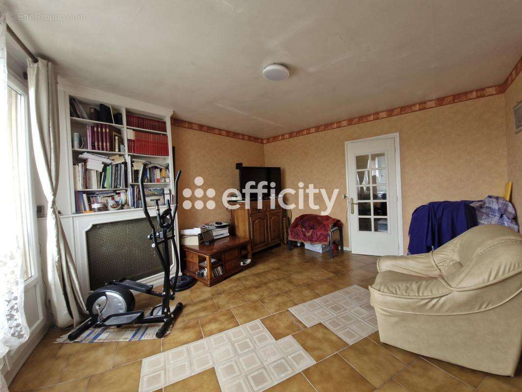 Appartement à LES PAVILLONS-SOUS-BOIS
