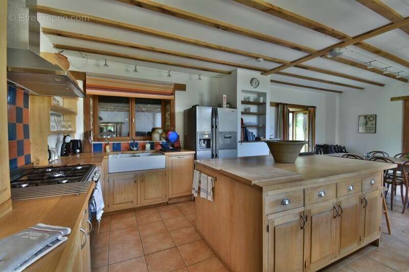 Ensemble de 3 maisons avec grande piscine, dans son écrin de verdure de 2,5 hectares - photo 17