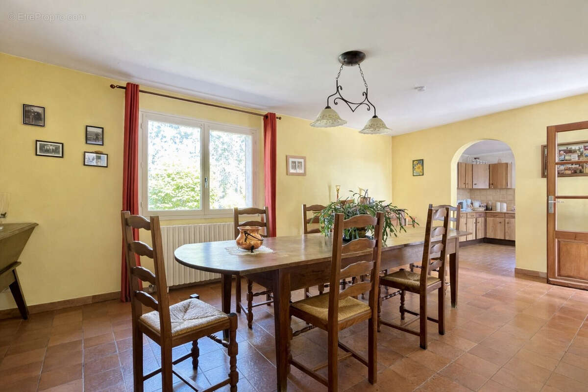 Maison 212 m² à Luzillat  - photo 8