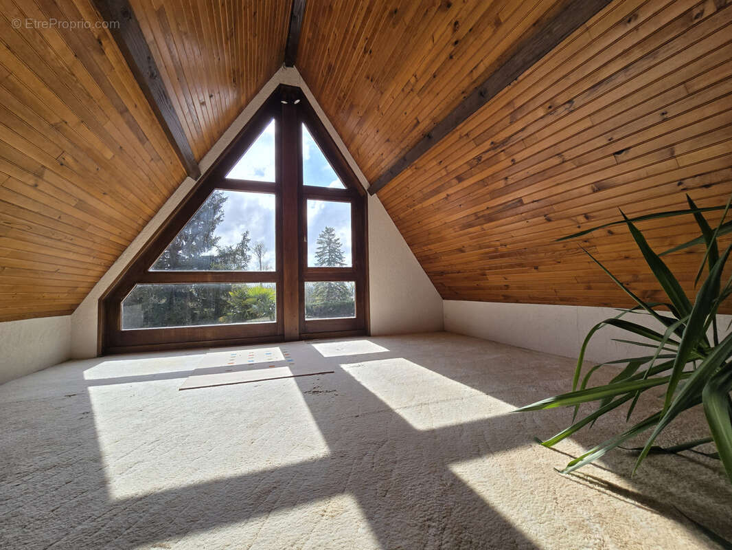 Maison à SAINT-REMY-EN-ROLLAT