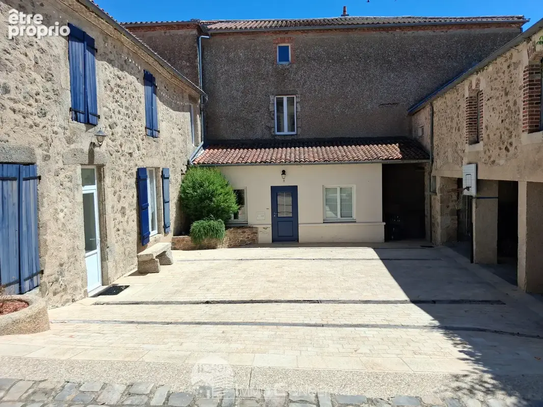 Maison 11 pièces 366 m² à vendre à Pouzauges (85700) - photo 2