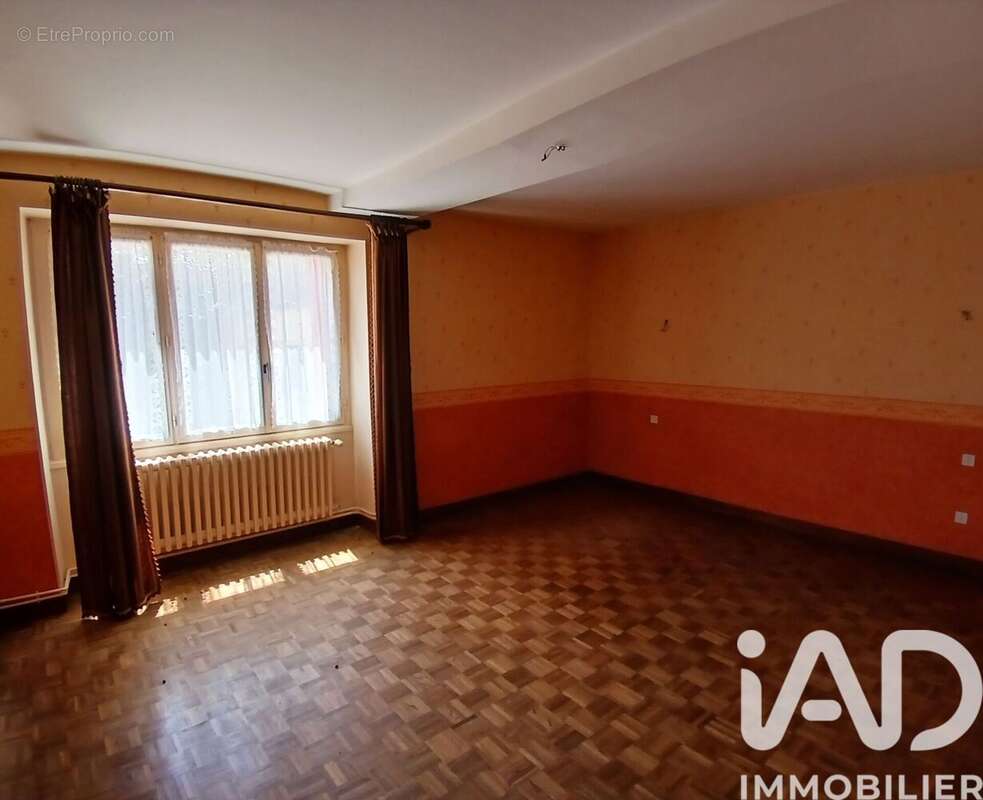 Maison 223 m² à Carbay  - photo 7