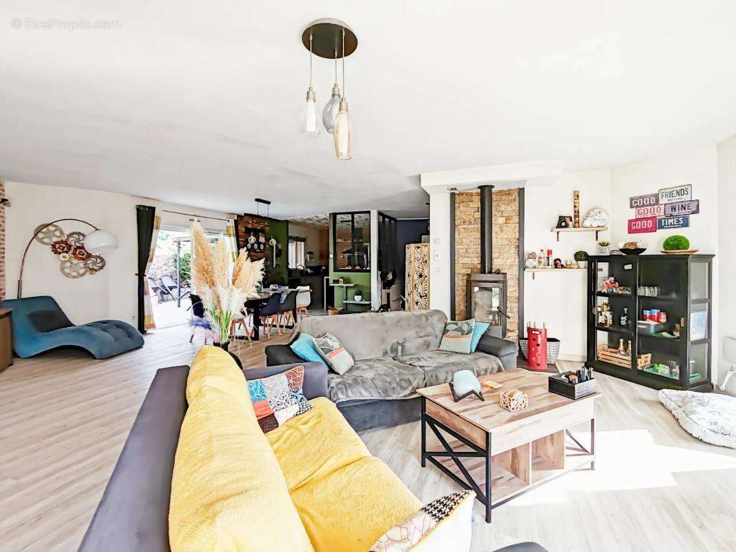 Maison à CHANTELOUP-LES-BOIS