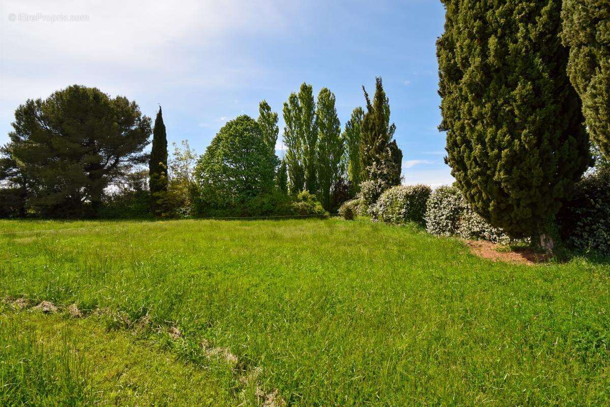 Terrain à SAINT-QUENTIN-LA-POTERIE