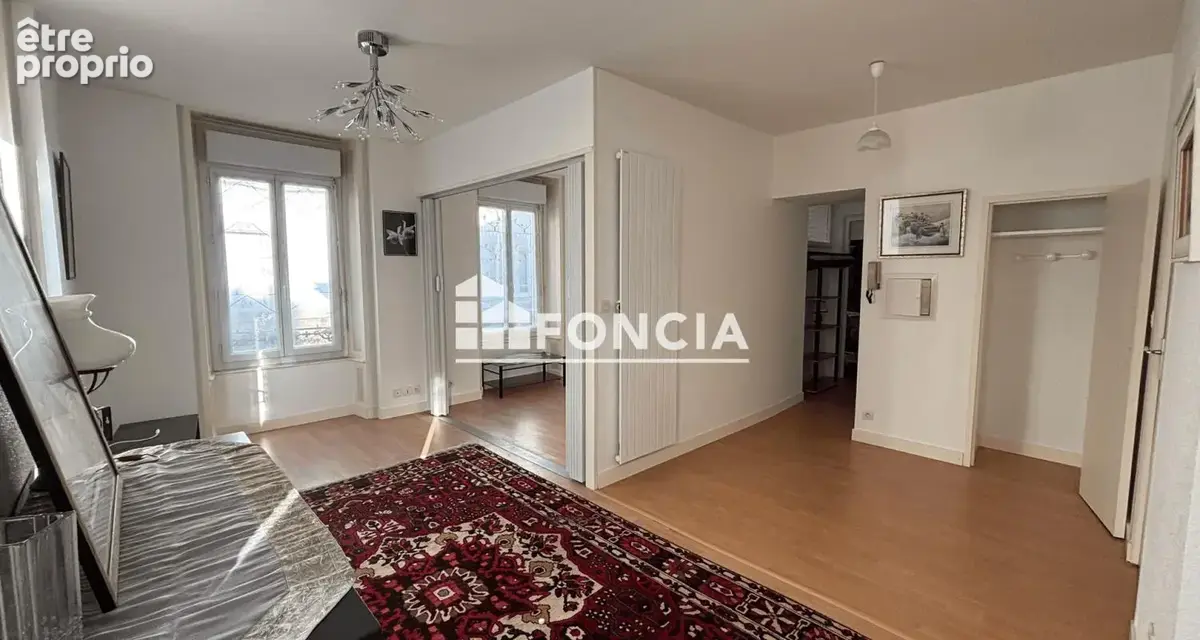 Concarneau - Au coeur du Centre-Ville - A Vendre Vaste Appartement T5 Duplex de 112 m2 (140 m2 au sol) - photo 3