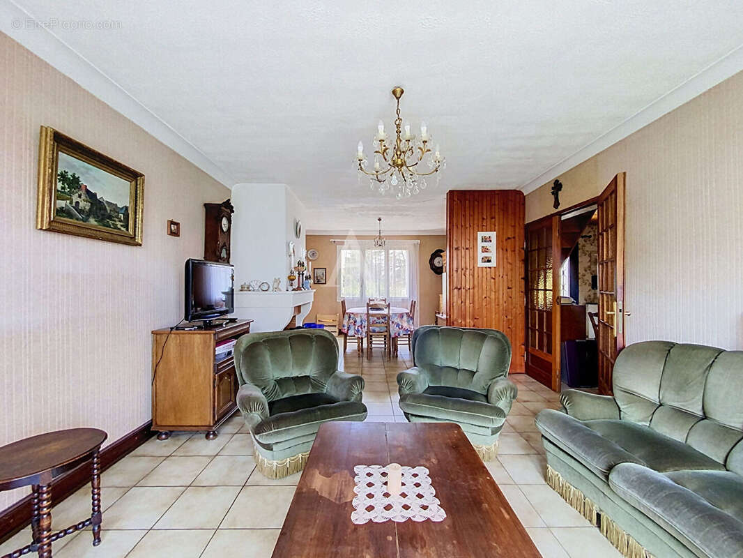 Maison Saint Jean De Linieres 5 pièce(s) 131 m2 - photo 5