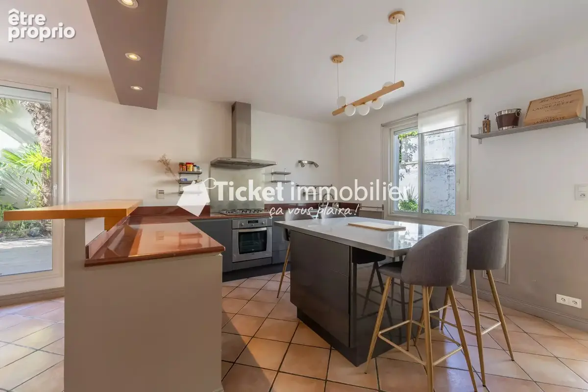 Maison de caractère 175m2 avec garage boxé - photo 6