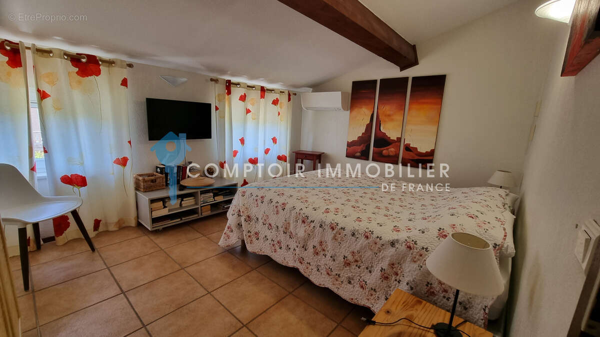 VAR (83) - À VENDRE - VIDAUBAN - Villa 4 chambres dans un domaine hôtelier sécurisé - photo 8