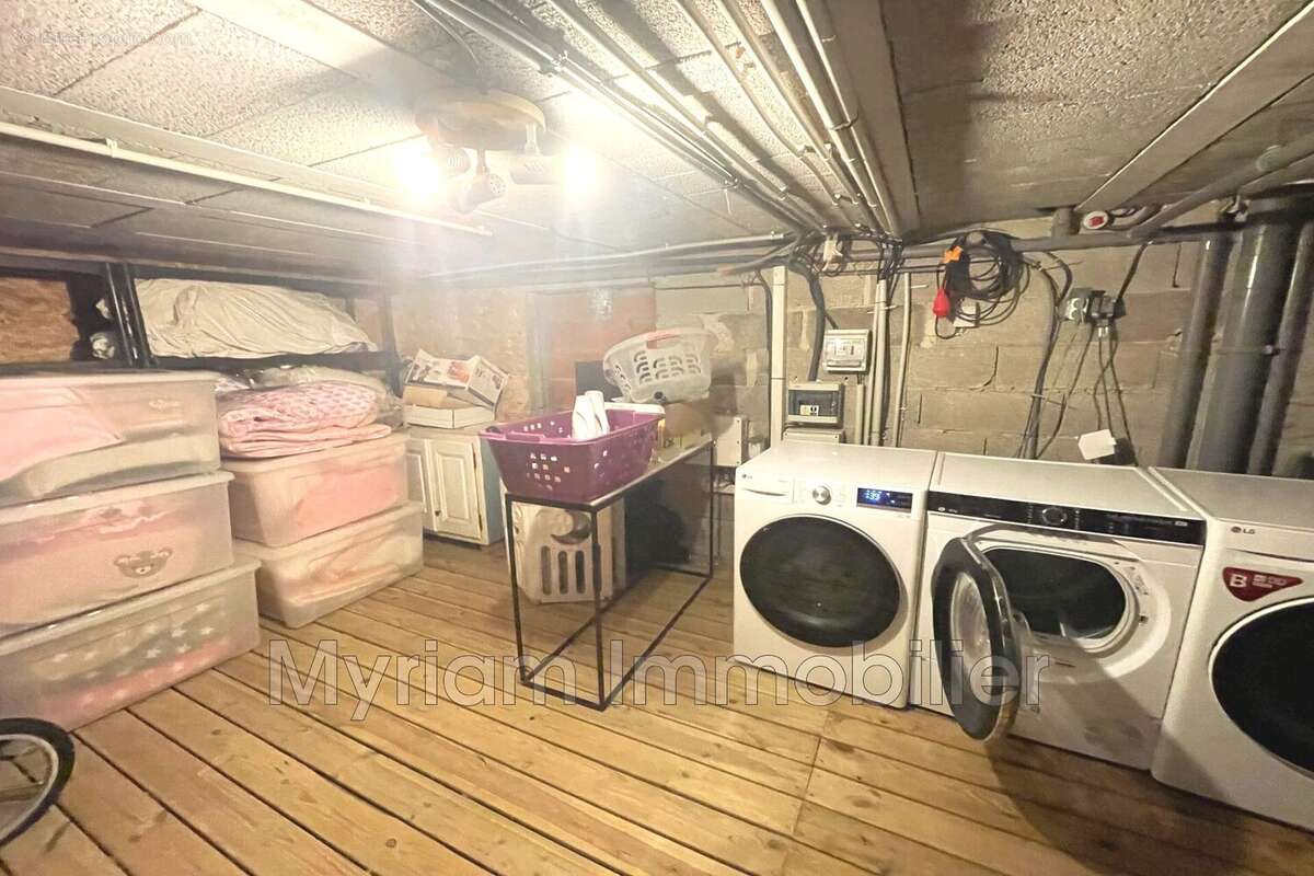 Maison à SAINT-CEZAIRE-SUR-SIAGNE