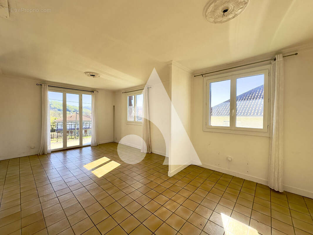 Maison à BAGNAC-SUR-CELE