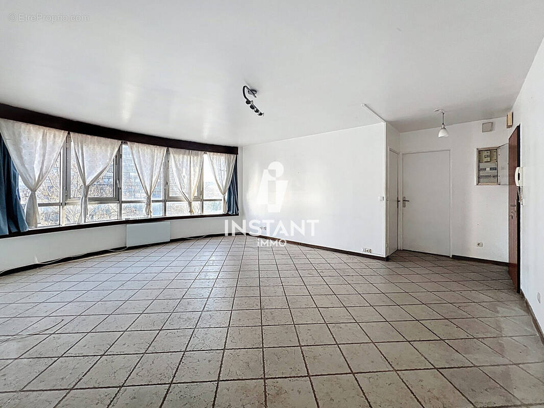 Appartement à CHARENTON-LE-PONT