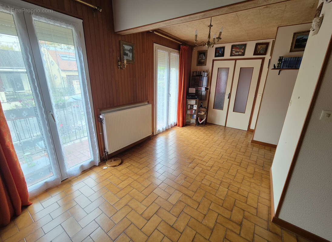 Maison à VERRIERES-LE-BUISSON