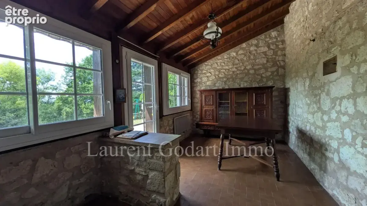 Maison en pierres avec dépendances - photo 3