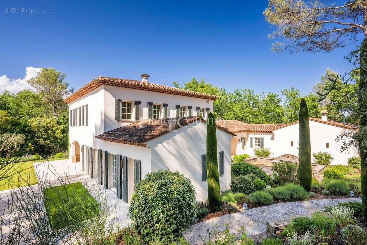 Maison à TOURRETTES