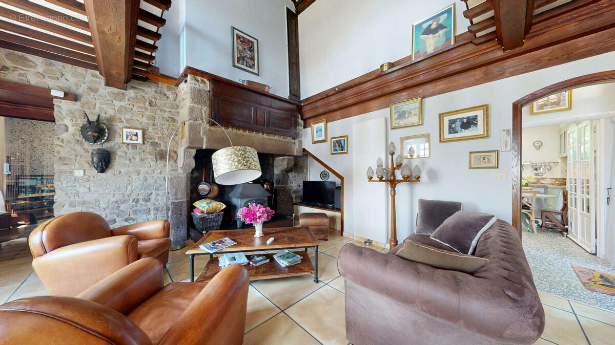 Propriété de caractère du XVIIIᵉ siècle avec maison et dépendances - photo 6