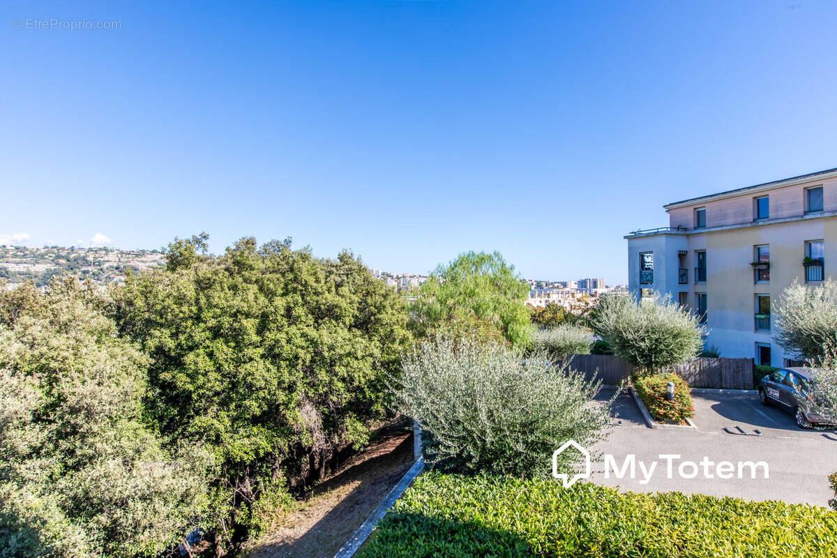 Appartement à SAINT-LAURENT-DU-VAR