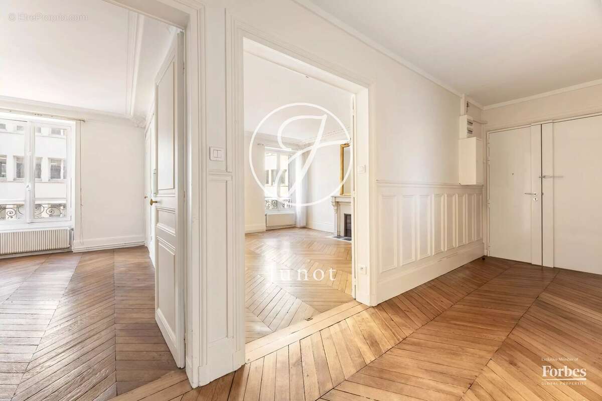Appartement à LEVALLOIS-PERRET