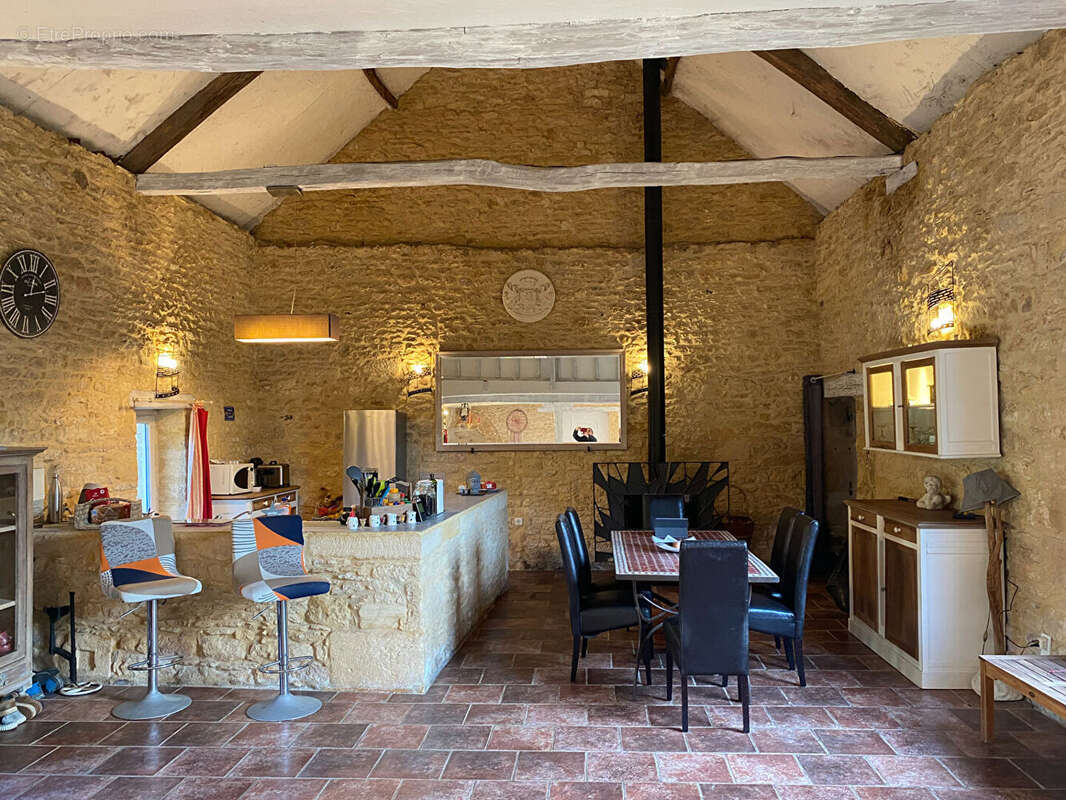 Propriété de charme toute en pierre du Périgord  225 m² - photo 2
