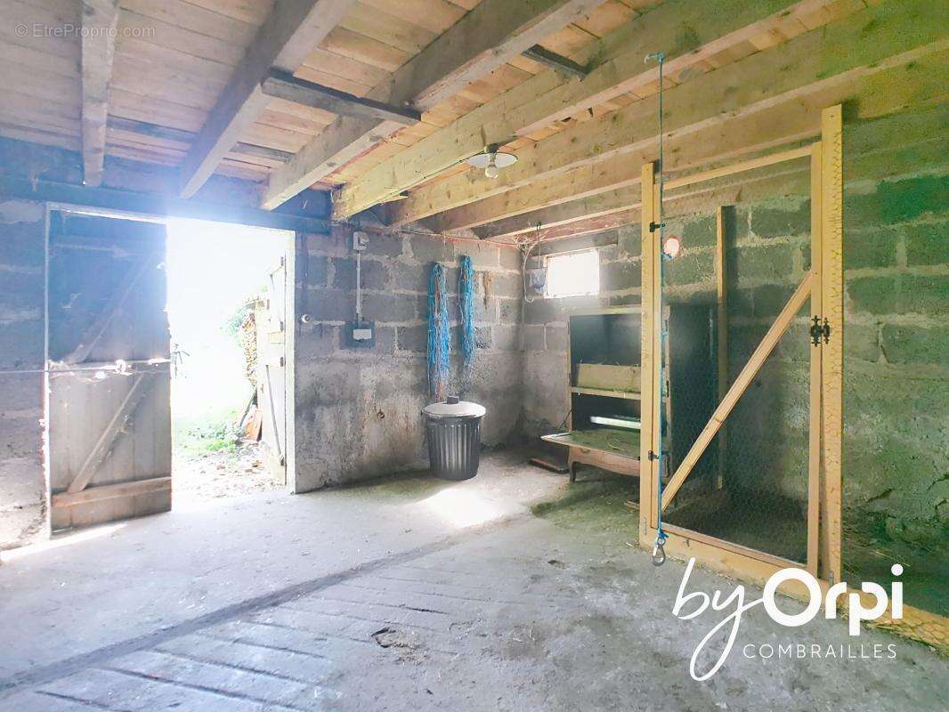 Maison à DURDAT-LAREQUILLE