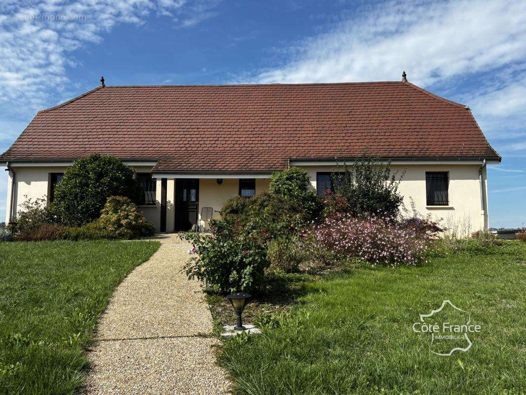 Maison à SAINT-CONSTANT