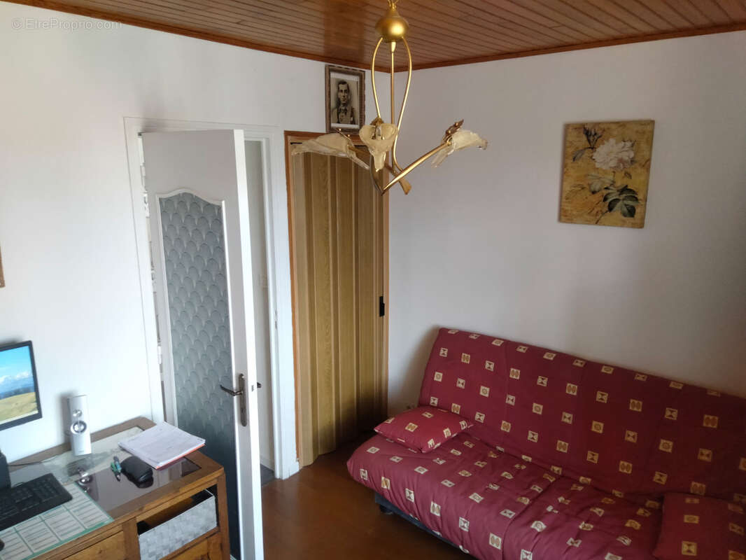 Maison de caractère de 153 m2 à Auxy   Beaux volumes, dépendances et jardin - photo 13