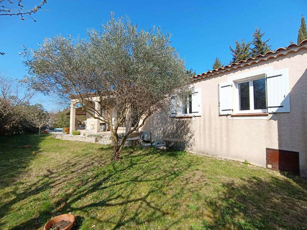 Maison à FONTVIEILLE