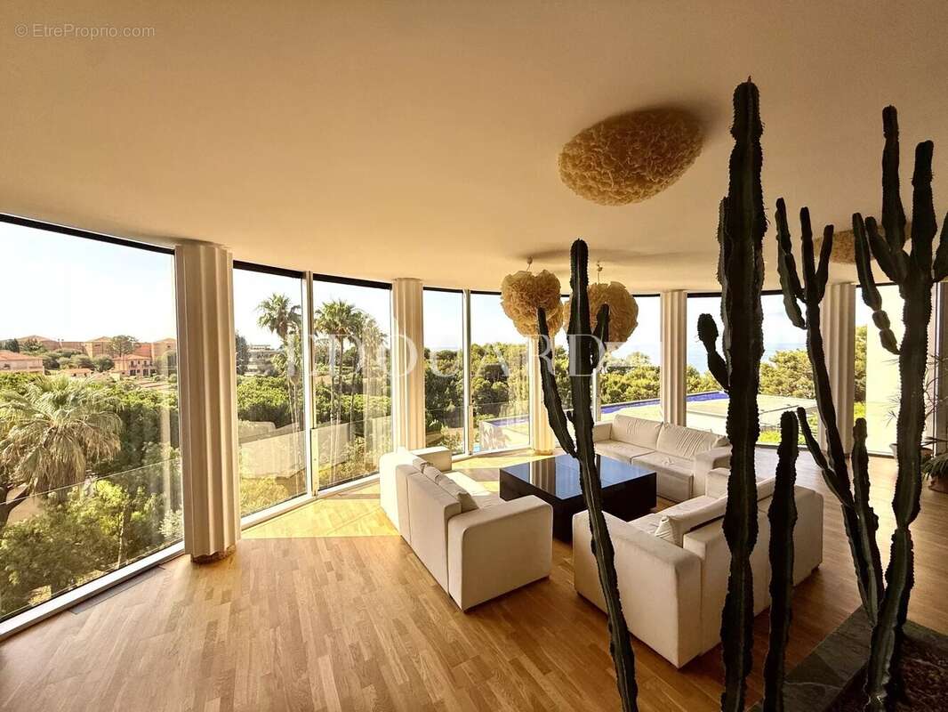Appartement à ROQUEBRUNE-CAP-MARTIN