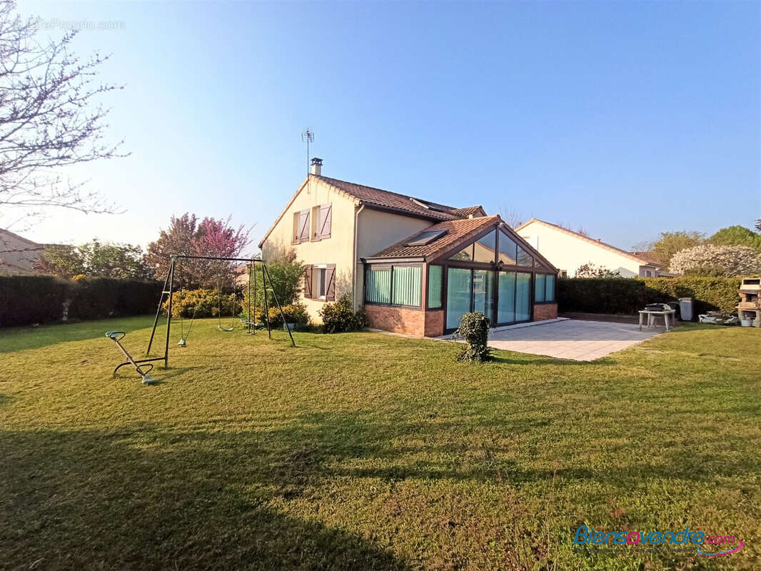 Maison 134 m² à Jaunay-Clan  - photo 2