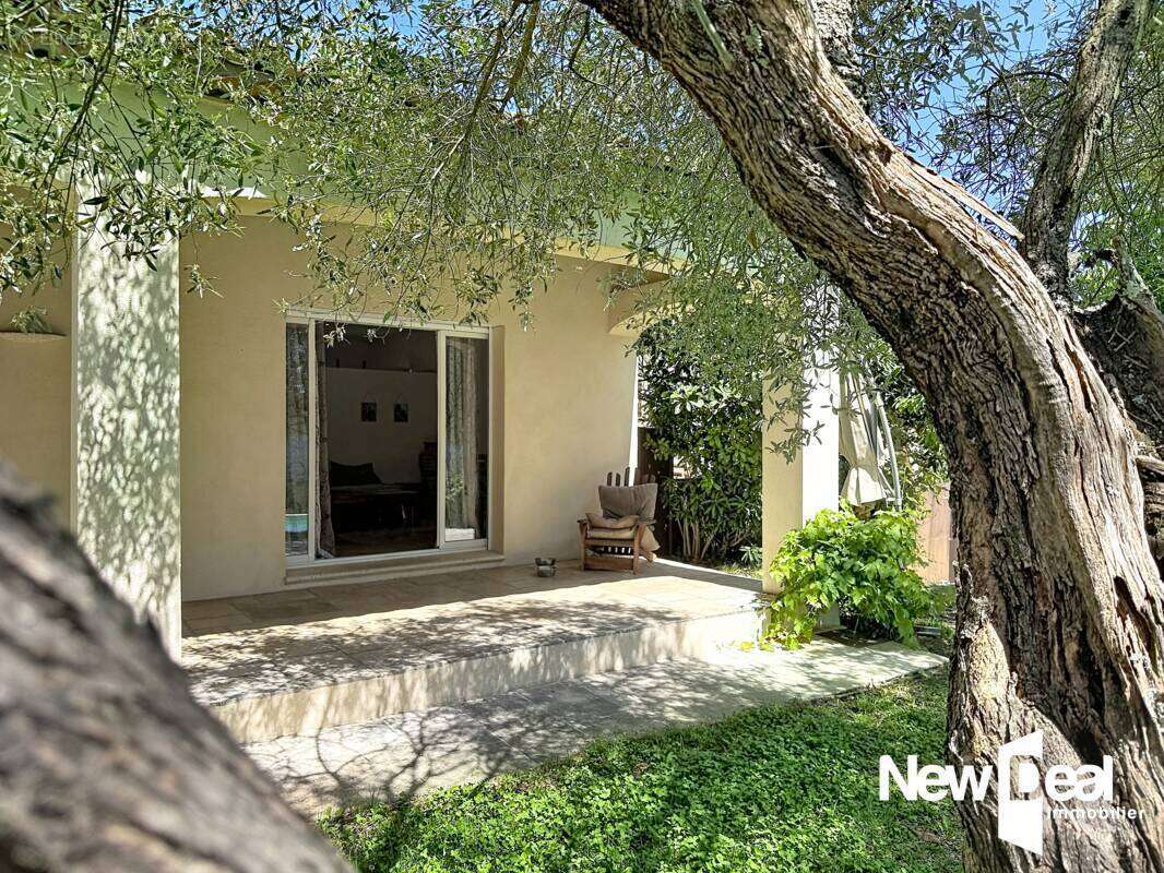 MONTAUROUX Vue imprenable pour cette villa contemporaine  d’environ 225 m² - photo 7