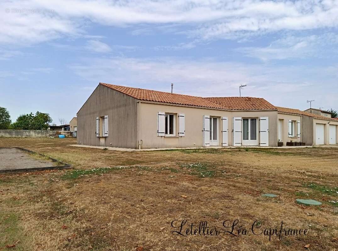 Maison à vendre 7 pièces SAINT GELAIS (79) - photo 2