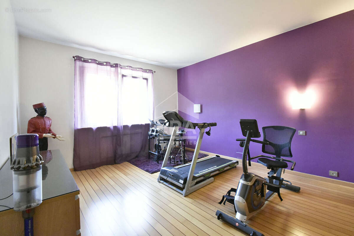 Maison à SAINT-REMY-L'HONORE