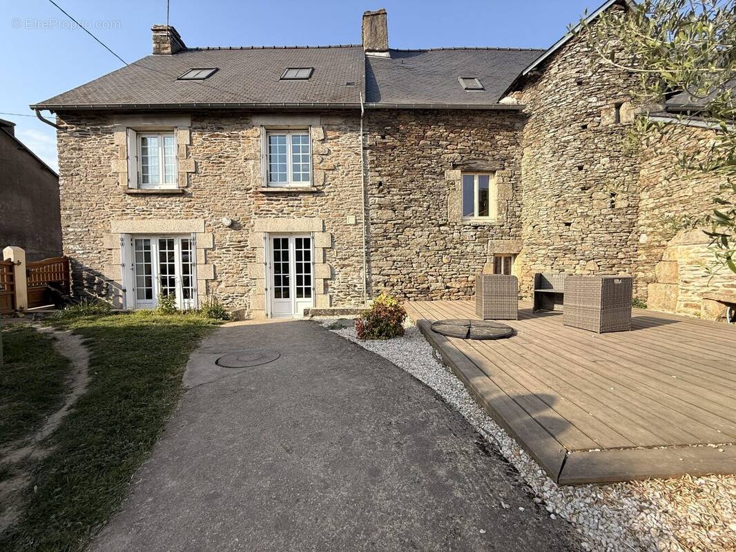 Maison à SAINT-SERVANT