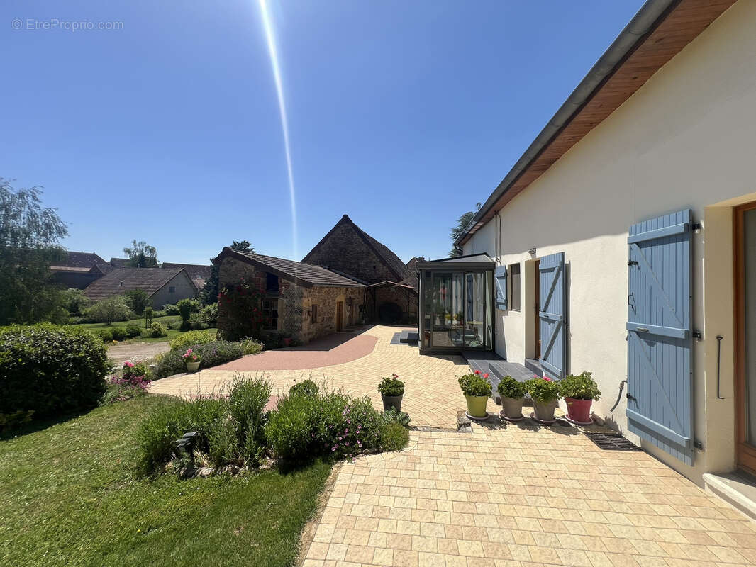Maison à CHAROLLES